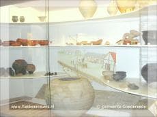 Vernieuwde vitrine Streekmuseum Goeree-Overflakkee
