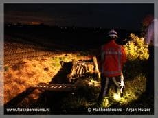 Brandweer bevrijdt slachtoffer uit auto