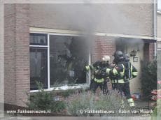 Brandweer haalt kat uit brandende woning
