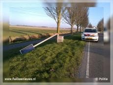Vandaal zaagt zonnepaneelpaal om