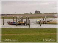 KNRM brengt onderkoelde surfer aan wal