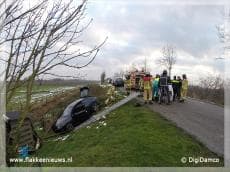 Auto van de dijk bij Nieuwe-Tonge
