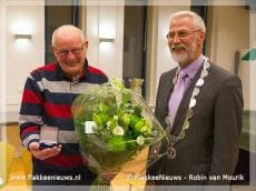 De heer De Ruiter ontvangt zilveren gemeentepenning