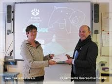 Wethouder introduceert ijsbeer Hyko op de Bosseschool