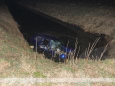 Gewonden bij auto te water polder Dirksland
