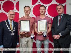 Sjoerd en Jurjen ontvangen medaille