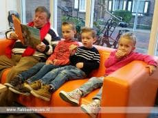 Grootouders lezen voor op basisschool het Stellegors