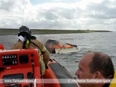 Boot brand uit op Haringvliet