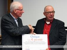 Cheque voor twee IC-bedden en een hartmassage-apparaat