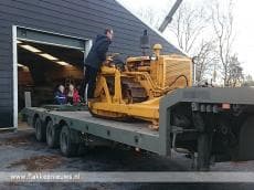 Stadtenaar schenkt bulldozer aan museum