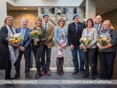 Burgemeester reikt draaginsignes Nobelprijs VN-Militairen uit