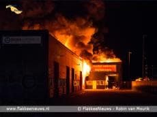 Uitslaande brand in bedrijfsverzamelgebouw