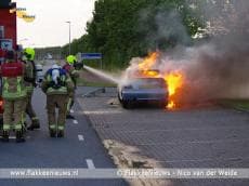 Auto in lichterlaaie bij windkracht 7