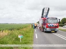 Voorbijgangers vinden auto in de sloot