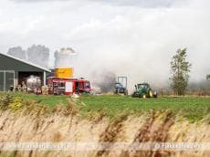 Hooibalen in brand op erf Melissant