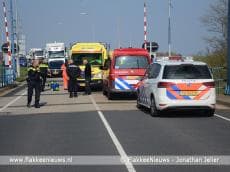 Scooterrijder gewond na botsing met slagboom