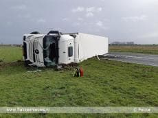 N59 afgesloten vanwege gekantelde vrachtwagen