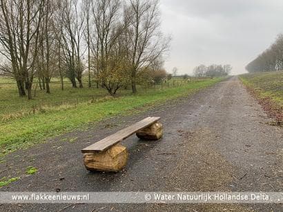 Illegaal geplaatste bankjes cadeau aan bewoners