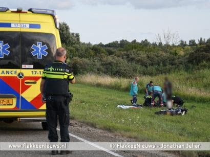 Motorrijder van de dijk bij Melissant