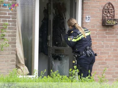 Brandweer treft gevallen bewoner aan na alarm van rookmelder