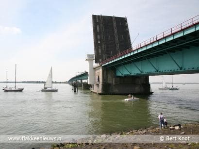 Vijf nachtafsluitingen Haringvlietbrug (A29)