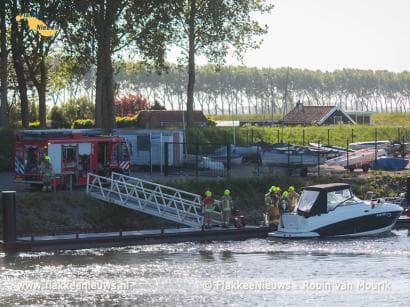 Twee gewonden bij brand op boot op het Haringvliet
