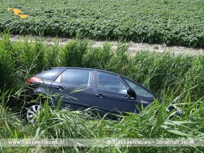 Bestuurder naar ziekenhuis na voertuig van de weg