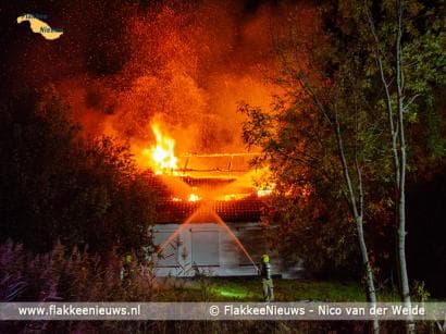 Leegstaande boerderij Den Bommel volledig afgebrand