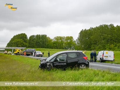 Verkeersongeval met drie voertuigen op N59 tussen Oude-Tonge en Zeeland
