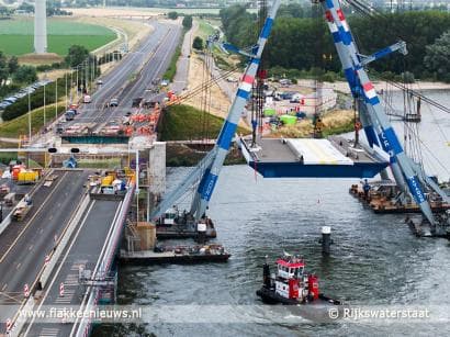 Nieuwe brugklep Haringvlietbrug succesvol ingehesen