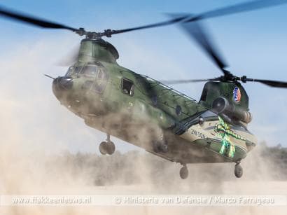 Chinook helikopter maakt buitenlandingen op Goeree-Overflakkee