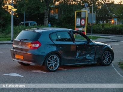 Aanrijding op kruising Dorpsweg met de N215 Staverseweg
