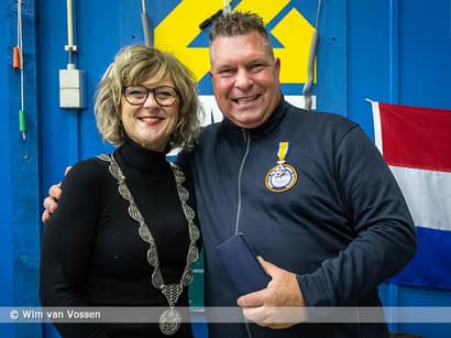 Coen van der Linde uit Ouddorp Koninklijk onderscheiden