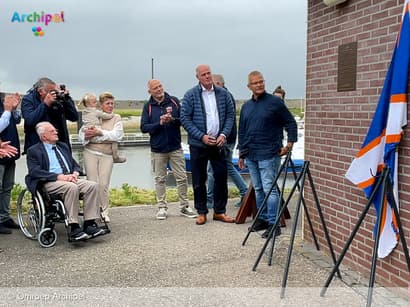 Plaquette bij KNRM Stellendam eert verdronken redders
