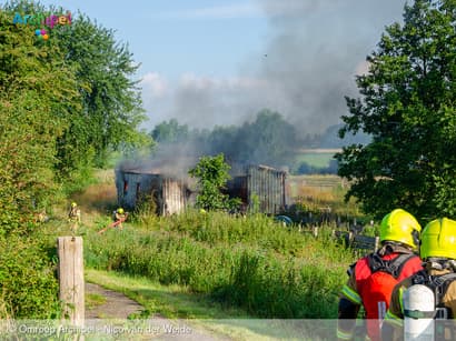 Schuurbrand in polder tussen Dirksland en Sommelsdijk