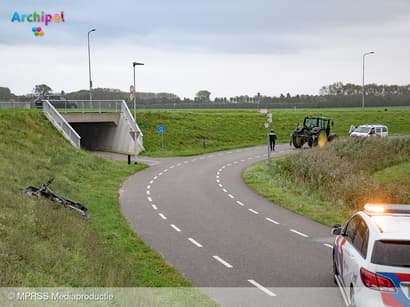 16-Jarige jongen overleden bij aanrijding tussen brommer en tractor