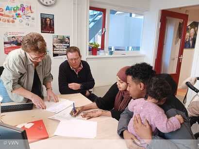 Wethouder Bruggeman op bezoek bij Vluchtelingenwerk