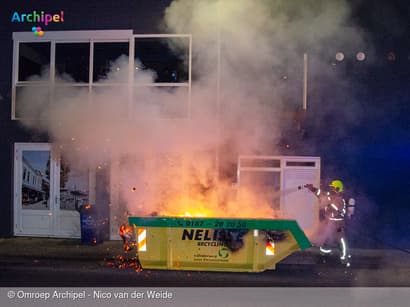 Brandweer voorkomt overslag bij containerbrand