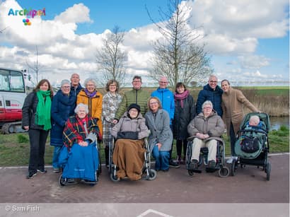 Groeiend eerbetoon: gedenkbomen voor twee 100-jarige inwoners Goeree-Overflakkee