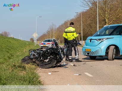 Twee gewonden bij ongeval tussen busje en motor