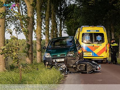 Scooterrijdster gewond bij aanrijding