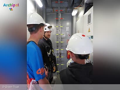 Kinderen bezoeken Windpark Oostflakkee