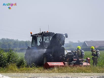 Brandweer rukt uit voor brandende tractor