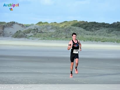 IJzersterke Carsten Kok zegeviert in 40e De Vogel Strandloop
