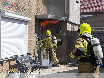 Korte uitslaande brand bij woning in Dirksland