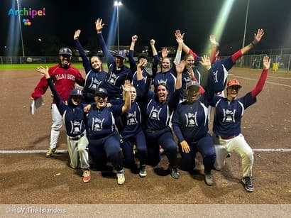 Samen sterk naar goud, softbaldames kronen zich tot kampioen 2025