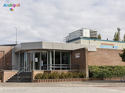 'Theo' betast jonge meisjes in jacuzzi zwembad Stellendam