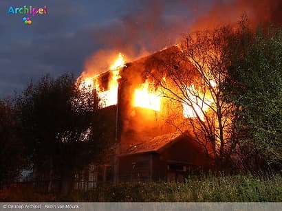 Grote brand in leegstaand pand in Middelharnis