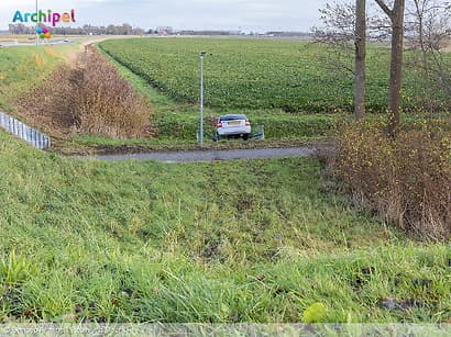 Auto belandt in sloot na uitwijkmanoeuvre
