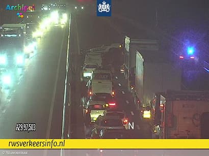 A29 en Haringvlietbrug dicht na kettingbotsing